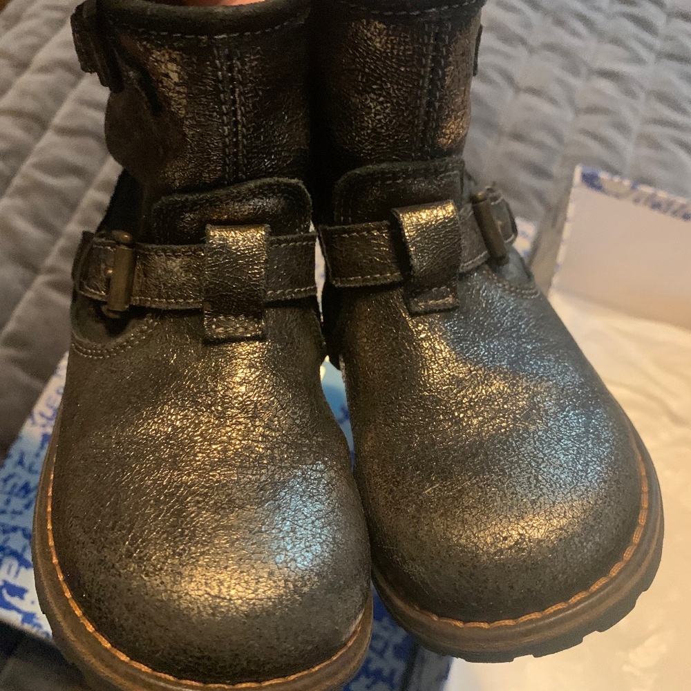 Momino Toddler Leather boots size 25 or 8.5-9
